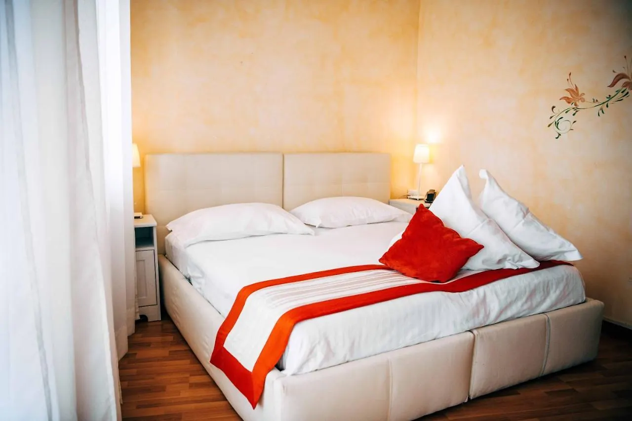 *** Hotel Villa Angela Olympic Garda Lake Toscolano Maderno Italy