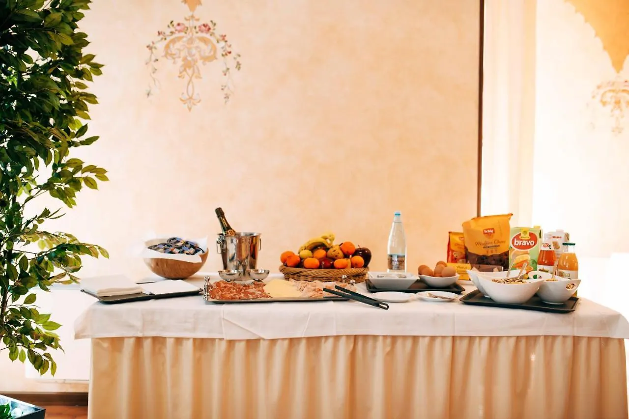 Villa Angela Olympic Garda Lake Toscolano Maderno Hotel
